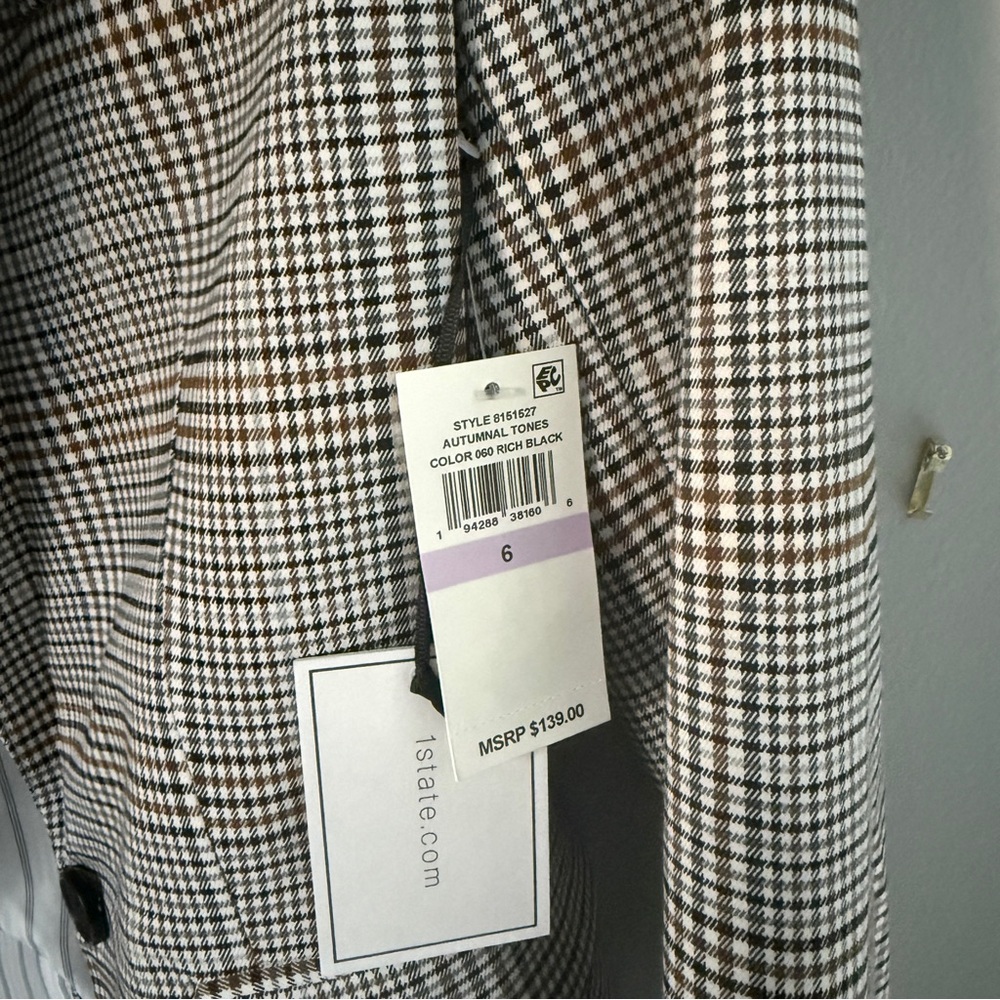 1. State Peak Lapel Blazer, NWT, Size 6 - Picture 7 of 8